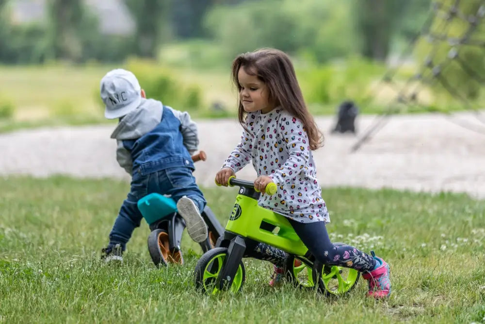 Bicicleta fara pedale 2 in 1 18 + luni pneuri si manere de cauciuc 4 nivele de reglaj pe inaltime Funny Wheels Rider